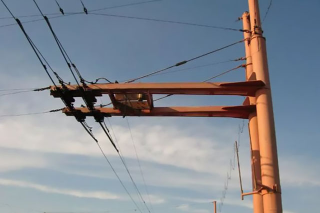 В Брянске потратят почти 3 млн рублей на закупку опор для троллейбусной контактной сети